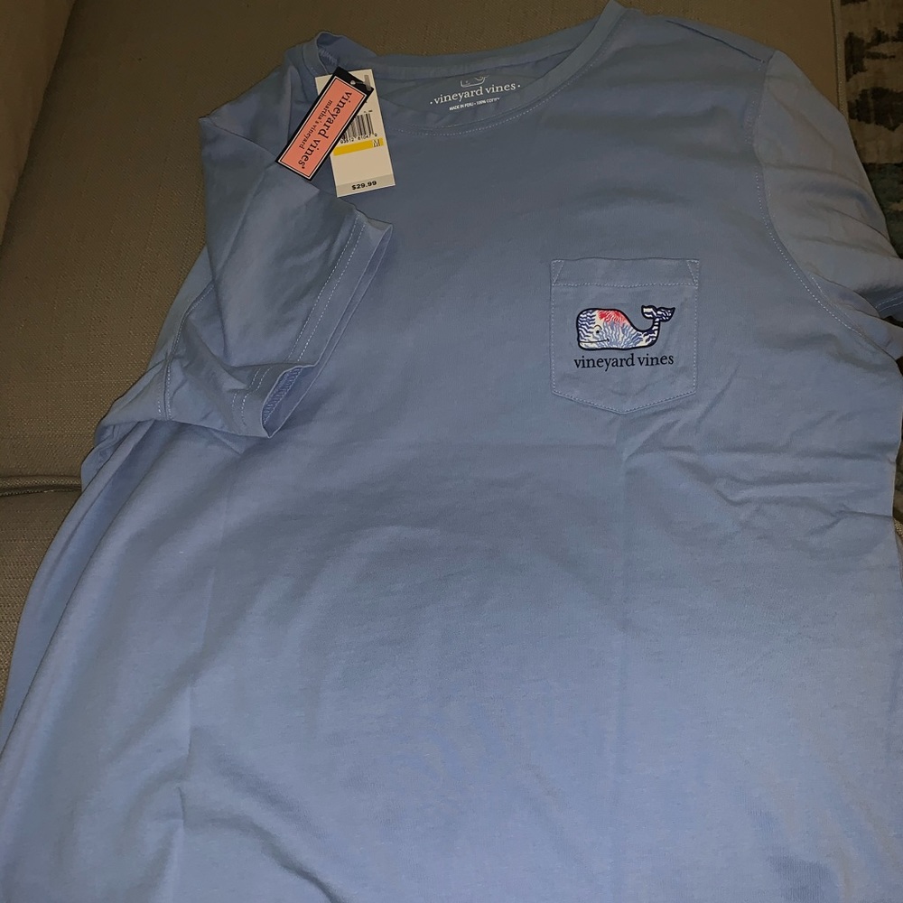 Vineyard Vines tshirt